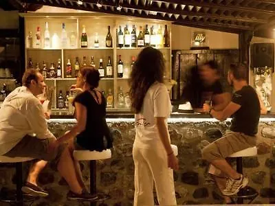 מלון דירות Lava & Lounge 3*