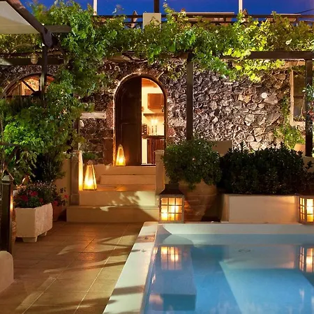 מלון דירות Lava & Lounge 3*