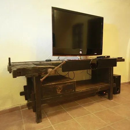 מלון דירות Lava & Lounge 3*
